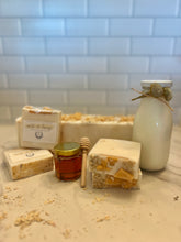 Load image into Gallery viewer, Oats & honey hand soap