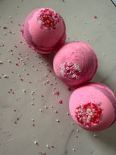 Load image into Gallery viewer, Valentine bath bomb