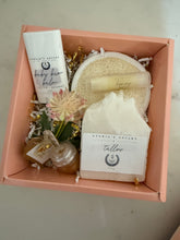 Load image into Gallery viewer, Mama to bee gift set