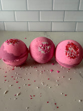 Load image into Gallery viewer, Valentine bath bomb

